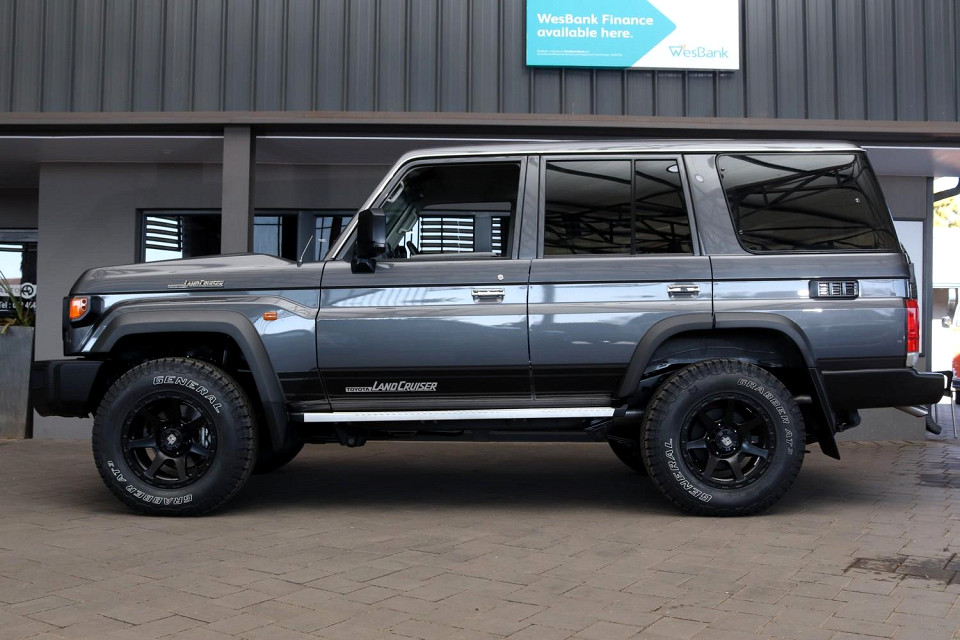 TOYOTA LANDCRUISER 76 2.8 GD-6 VX S/W A/T, image 2