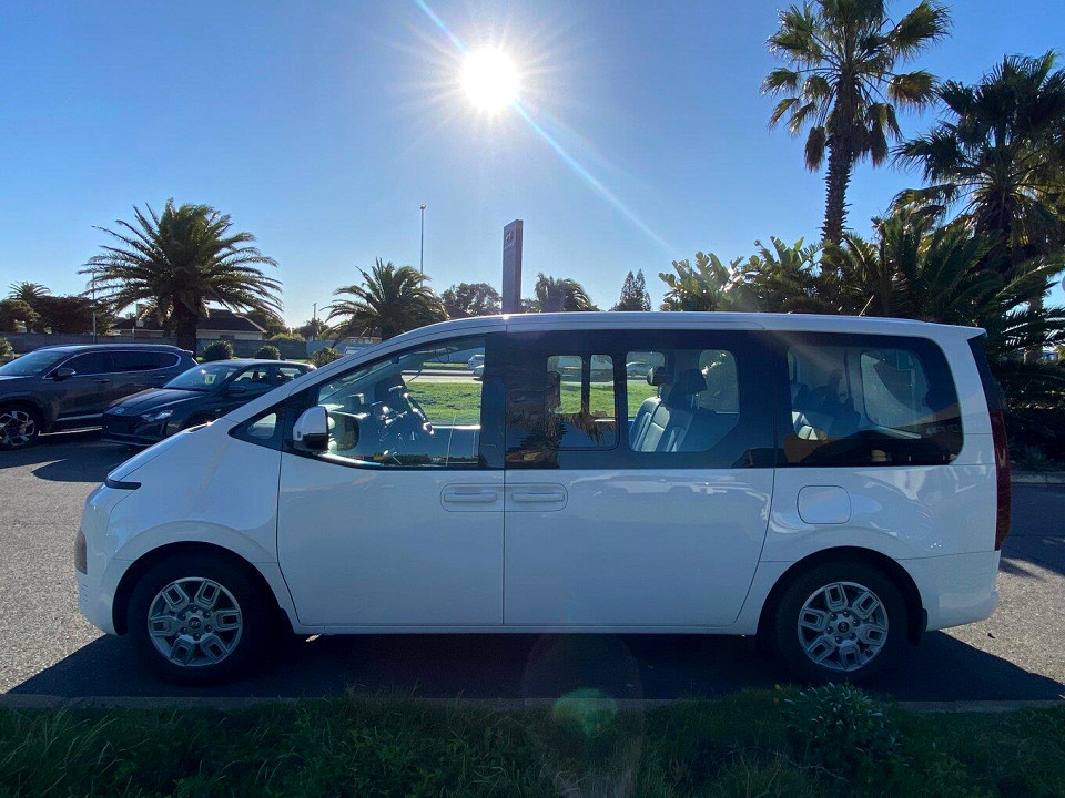 HYUNDAI STARIA 2.2D EXECUTIVE A/T , image 2