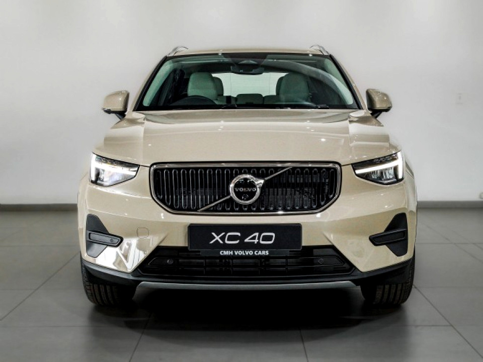 VOLVO XC40 B3 ESSENTIAL GEARTRONIC (MILD HYBRID), image 2