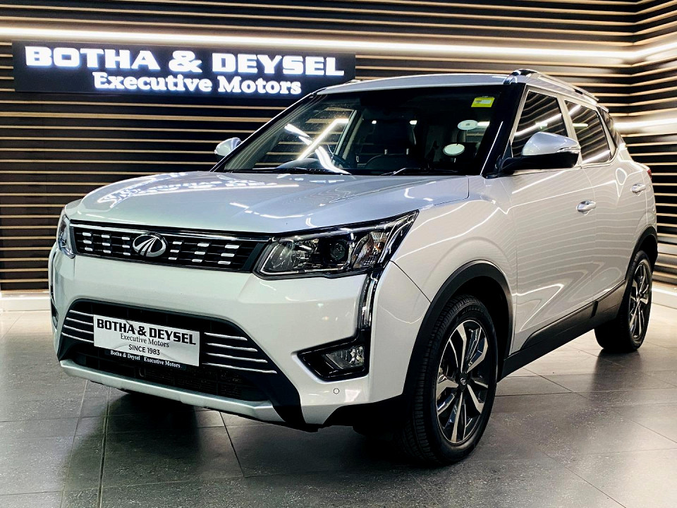 MAHINDRA XUV300 1.2T (W8), image 1