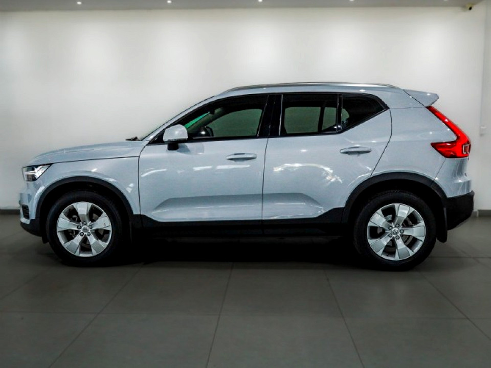 Volvo XC40 T3 Momentum auto, image 2