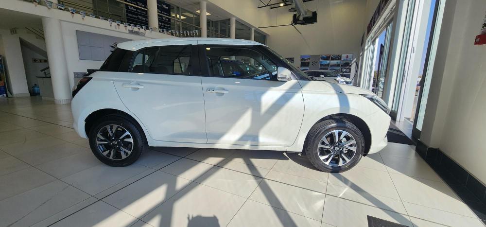 Suzuki Swift 1.2 GLX CVT, image 2