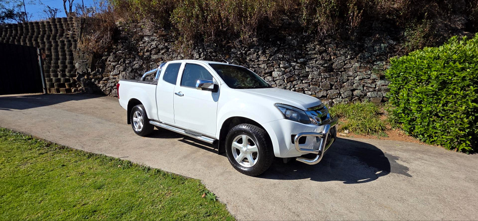 ISUZU KB 300 D-TEQ LX A/T P/U E/CAB, image 1