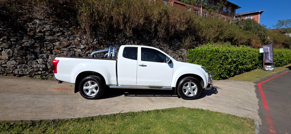 ISUZU KB 300 D-TEQ LX A/T P/U E/CAB, image 2