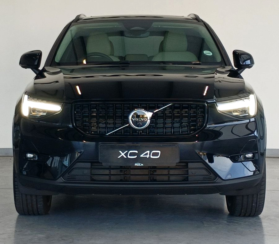 VOLVO XC40 B4 GEARTRON ULTIMATE DARK (MILD HYBRID), image 2
