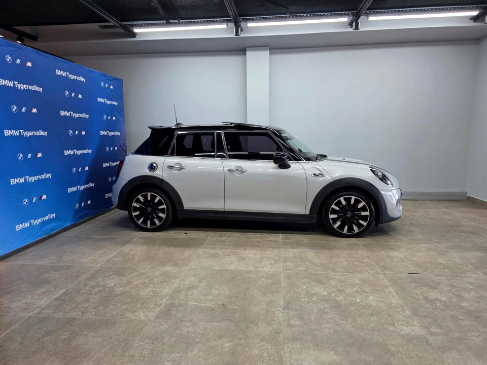 MINI Cooper S Hatch 5-door auto, image 2