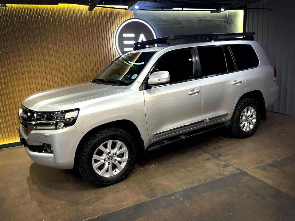 Toyota Land Cruiser 200 4.5D-4D V8 VX-R, image 2