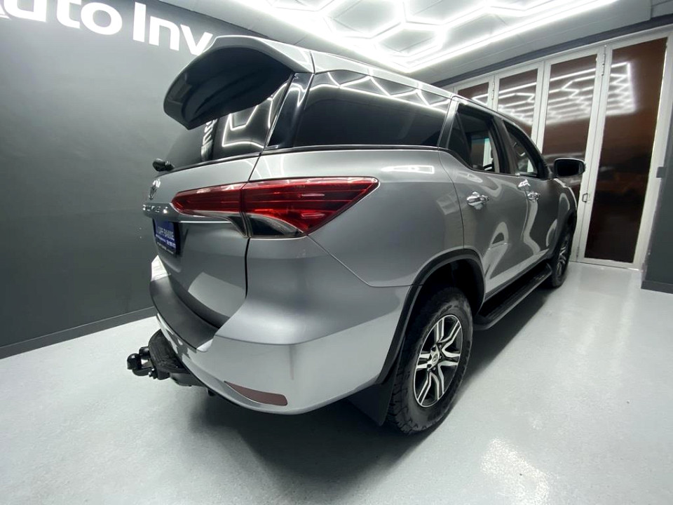 TOYOTA FORTUNER 2.4GD-6 R/B, image 2