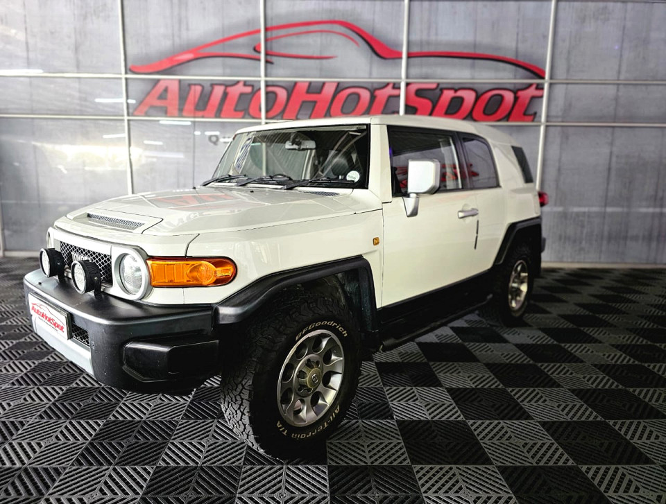 TOYOTA L/CRUISER FJ 4.0 V6 CRUISER, image 1