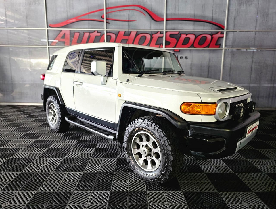 TOYOTA L/CRUISER FJ 4.0 V6 CRUISER, image 2