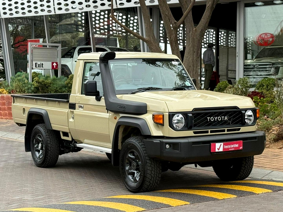 TOYOTA LAND CRUISER 79 2.8 GD-6 P/U S/C A/T, image 2
