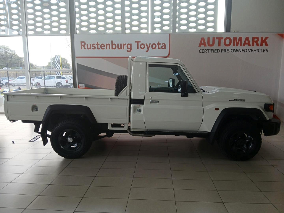 TOYOTA LAND CRUISER 79 2.8 GD-6 P/U S/C A/T, image 2