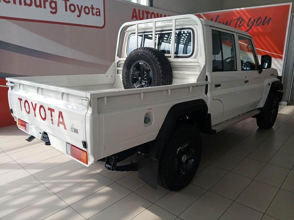 TOYOTA LAND CRUISER 79 2.8 GD-6 P/U D/C A/T, image 2
