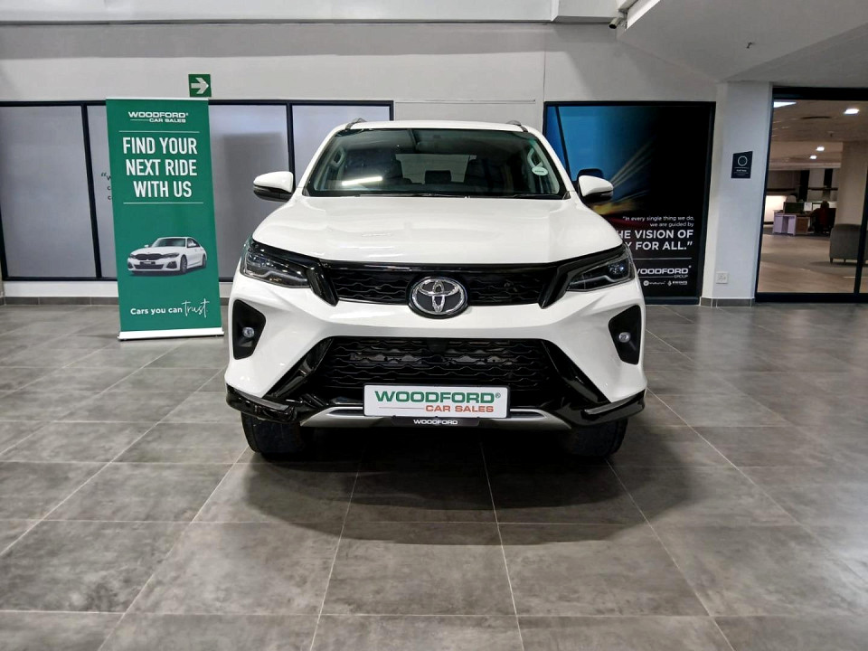 TOYOTA  FORTUNER 2.4GD-6 R/B A/T, image 2