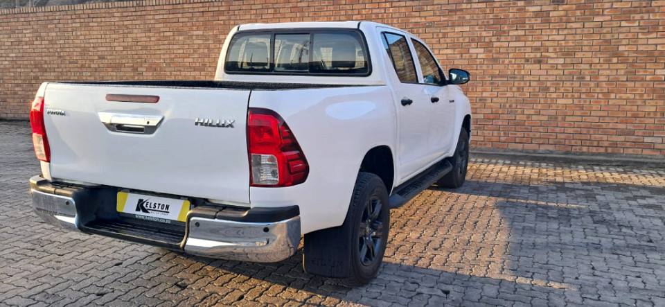 Toyota Hilux Double Cab  2.4GD6 4X4 Raider MT, image 2