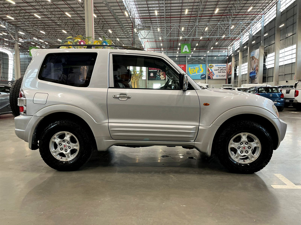 MITSUBISHI PAJERO 3200 DI-D A/T 3Dr, image 2
