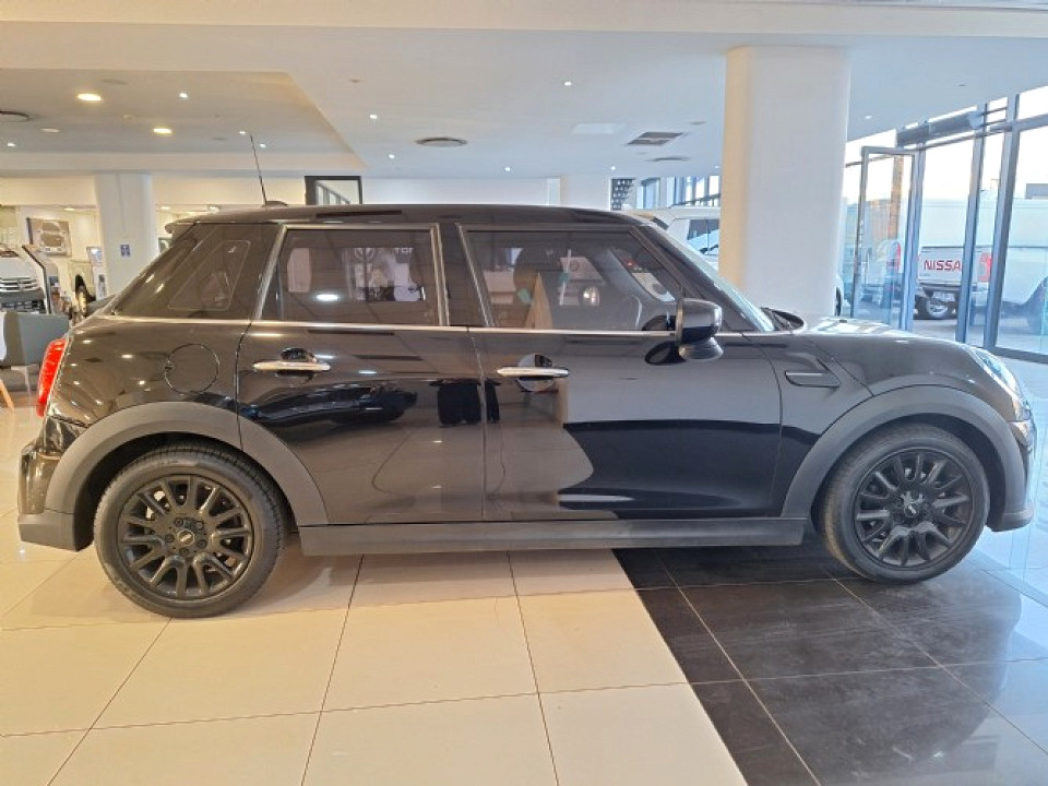 MINI COOPER 5DR A/T (XU72), image 2