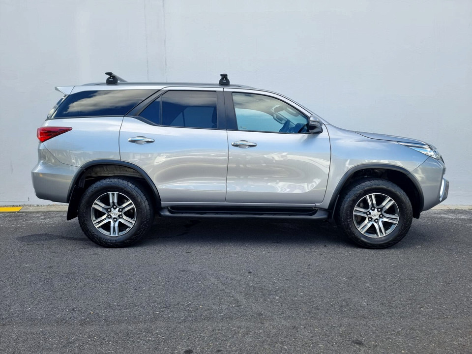 TOYOTA FORTUNER 2.4GD-6 4X4 A/T, image 2