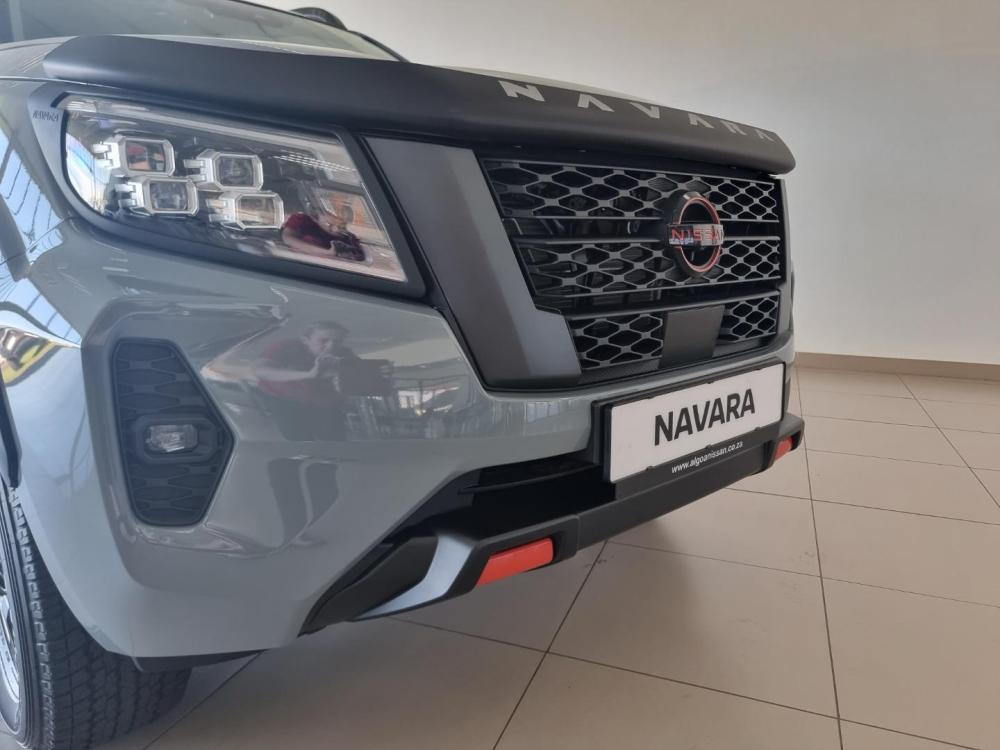 Nissan Navara 2.5DDTi Pro-4X 4X4 Auto D/C P/U, image 2
