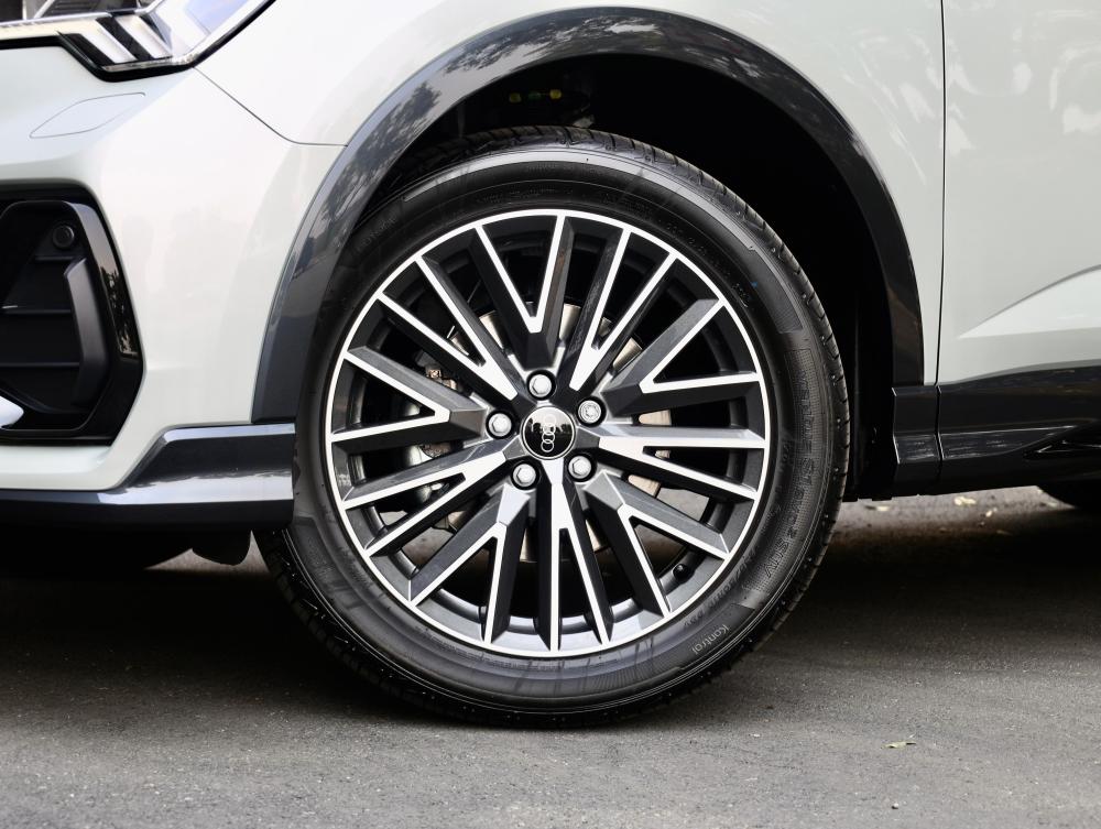 AUDI Q2 35 TFSI BLACK EDITION TIP, image 2