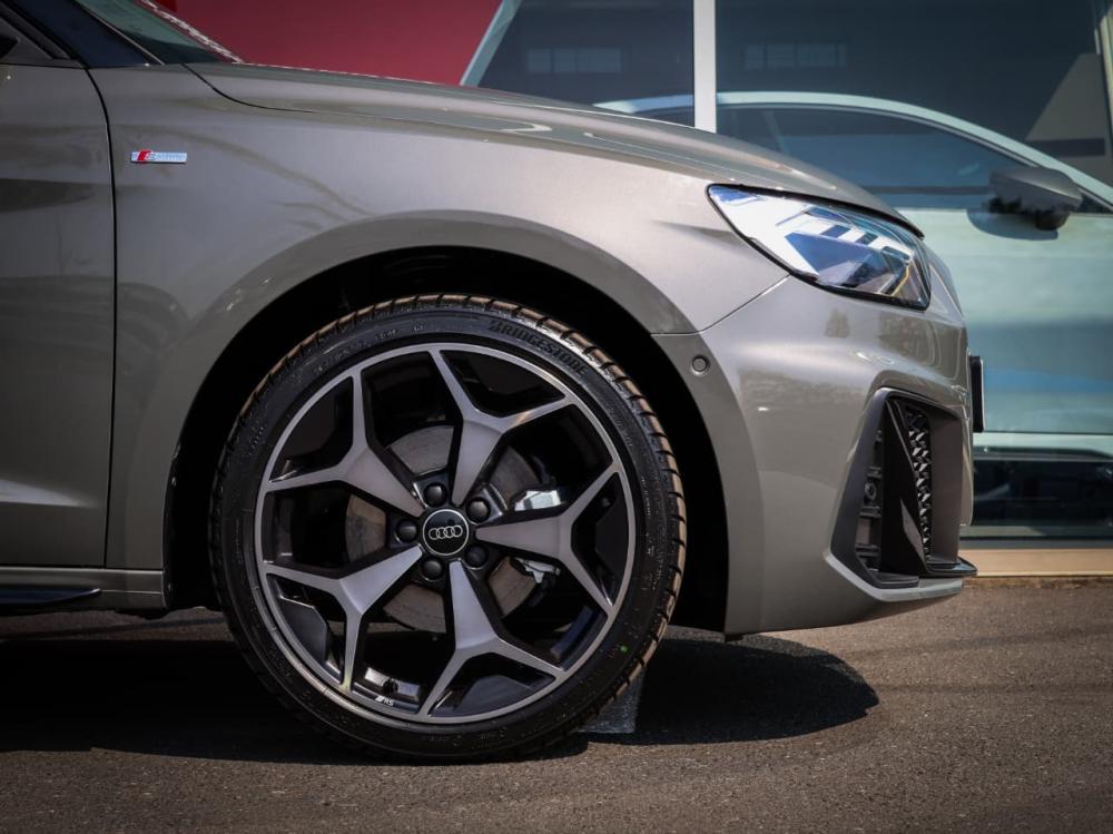AUDI A1 SPORTBACK 30 TFSI BLACK EDITION S-TRONIC, image 2