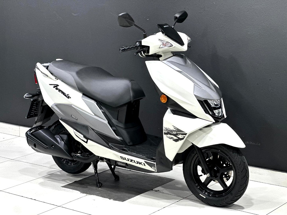 SUZUKI Avenis, image 1