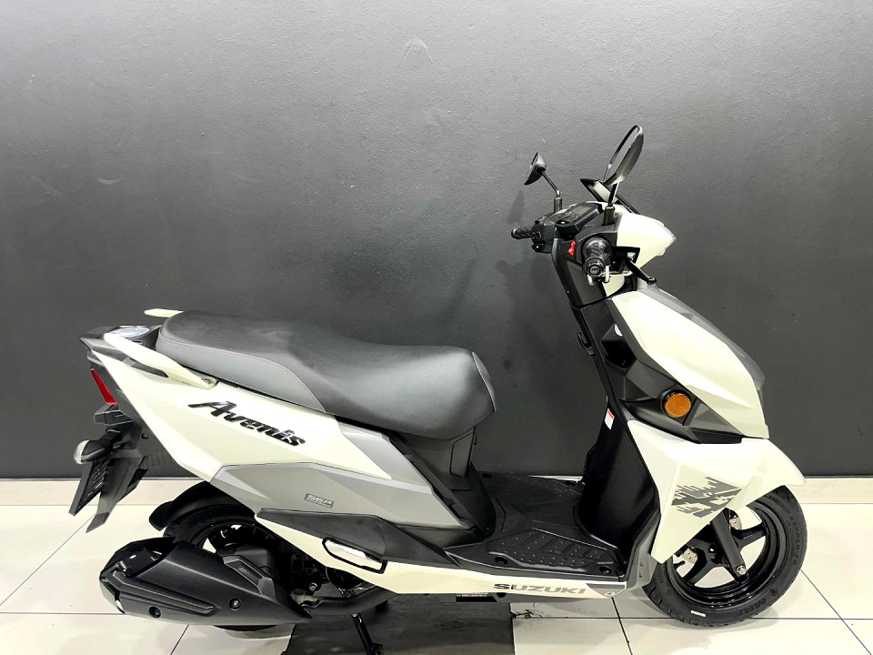SUZUKI Avenis, image 2