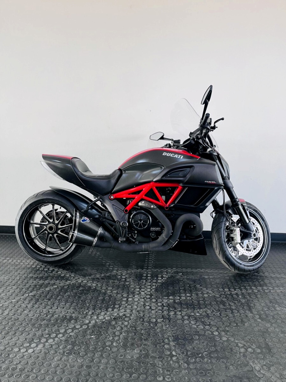 DUCATI DIAVEL CARBON 1200 F/L, image 1