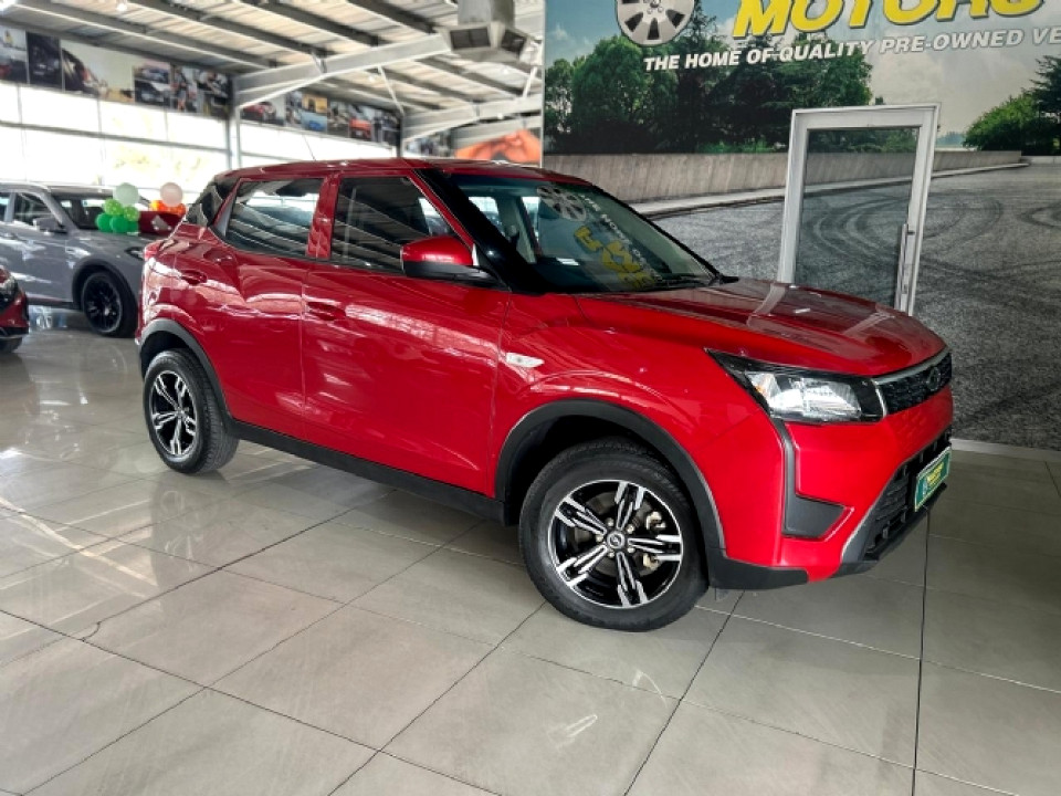 MAHINDRA XUV300 1.2T SE (W4), image 1