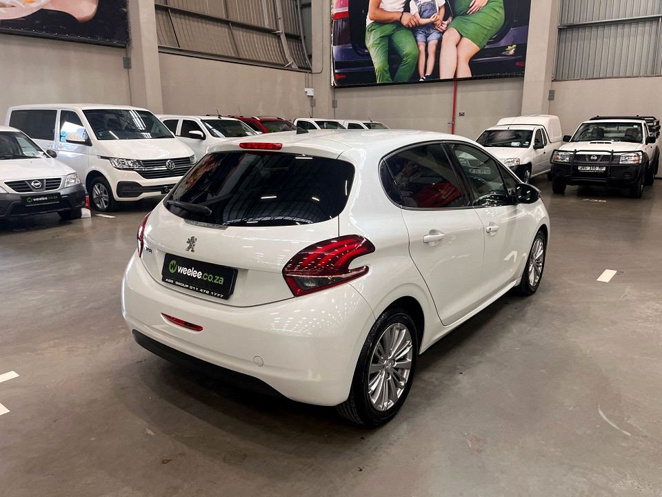 PEUGEOT 208 ALLURE 1.2 PURETECH 5DR, image 2