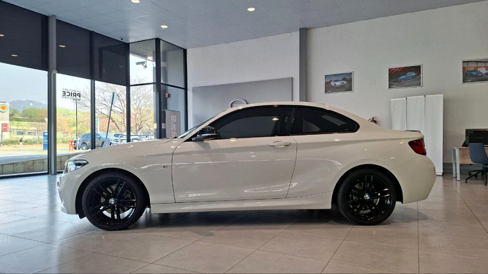 BMW 220d coupe M Sport auto, image 2