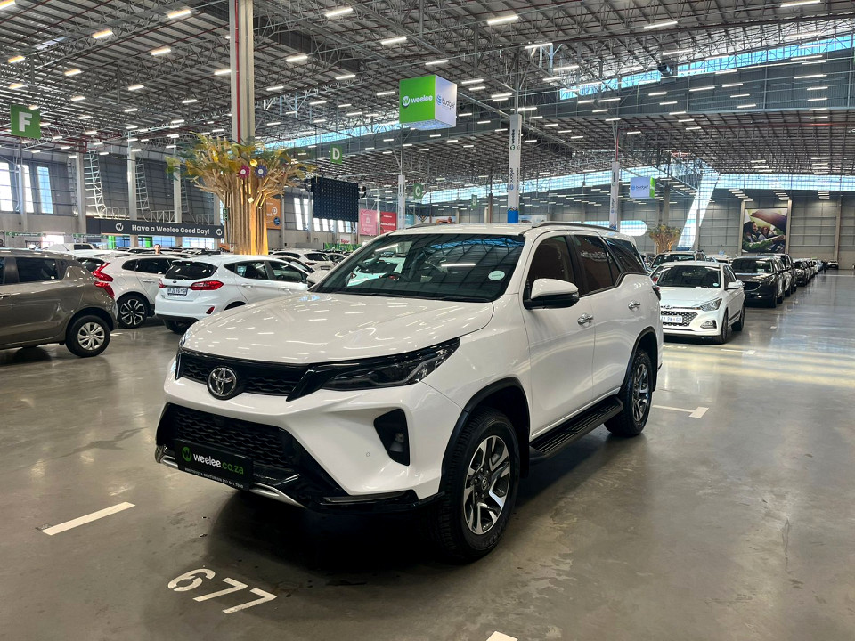 TOYOTA  FORTUNER 2.4GD-6 R/B A/T, image 2