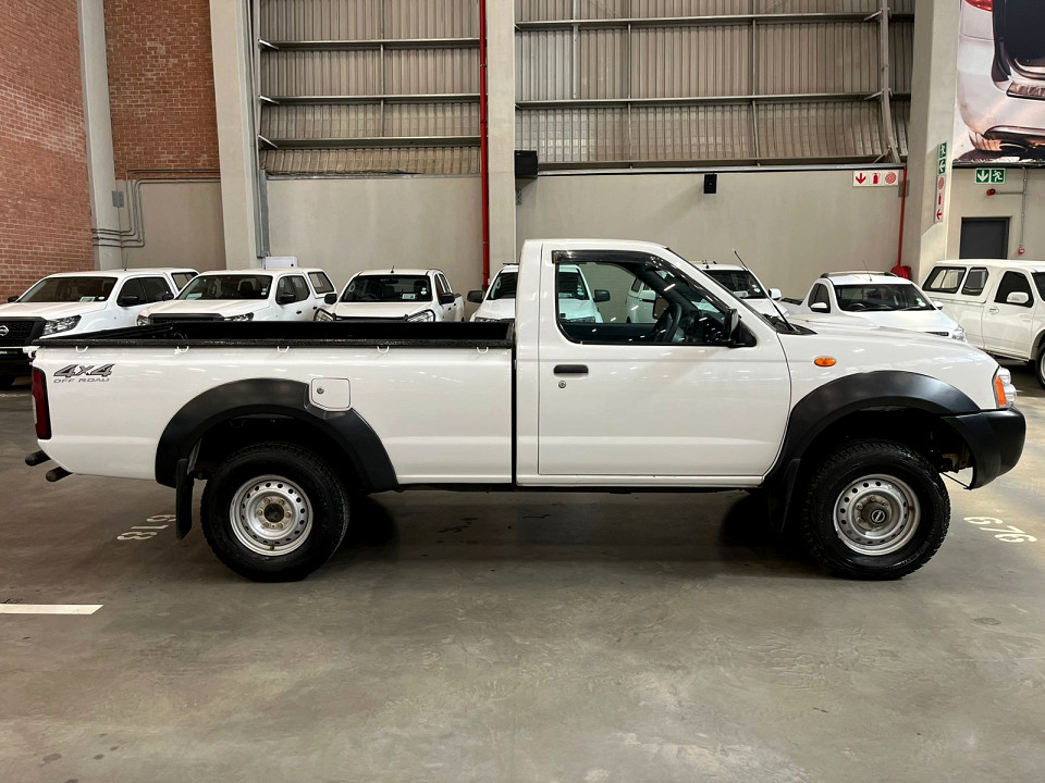 Nissan NP300 2.5 TDi LWB 4X4 P/U S/C, image 2