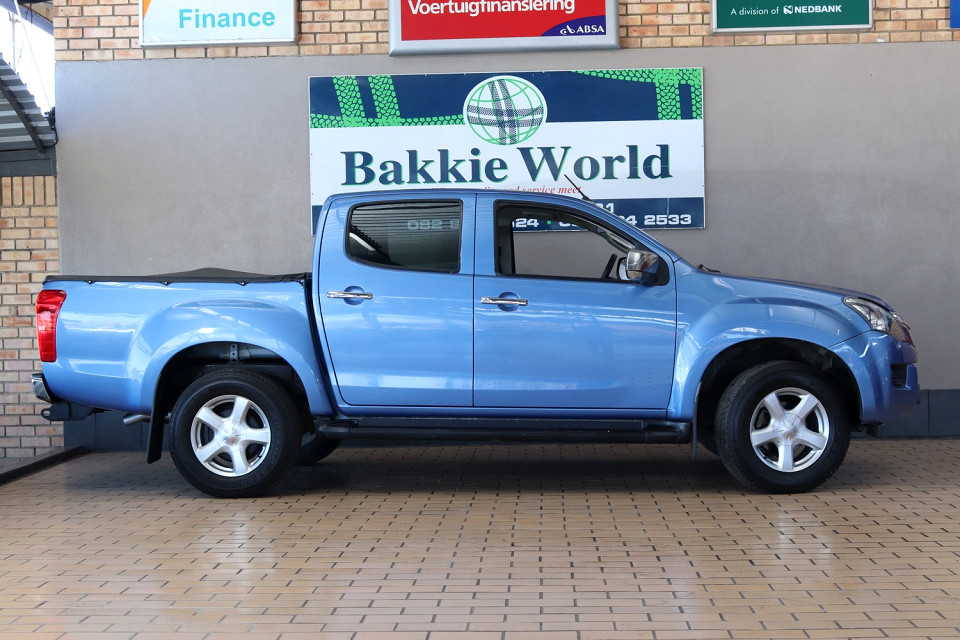 Isuzu KB 300D-Teq double cab LX auto, image 2