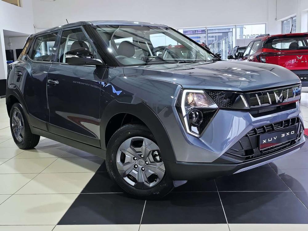 Mahindra XUV3X0 1.2 MX2 AT, image 1