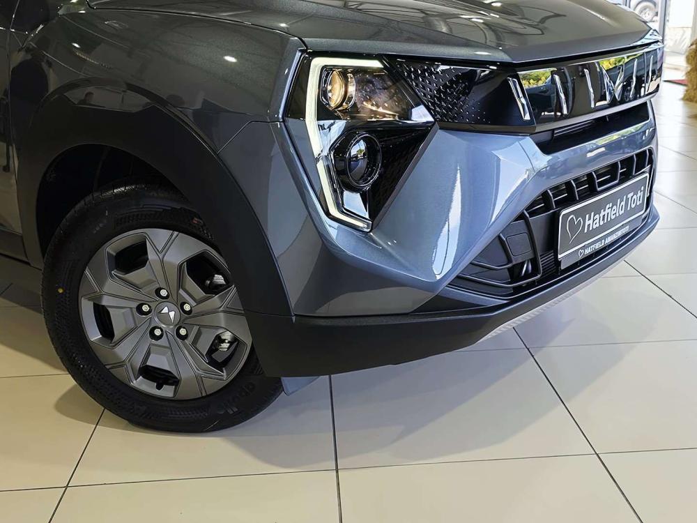 Mahindra XUV3X0 1.2 MX3 AT, image 2