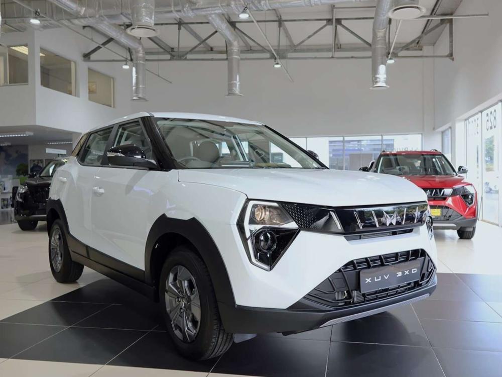 Mahindra XUV3X0 1.2 MX3 AT, image 1