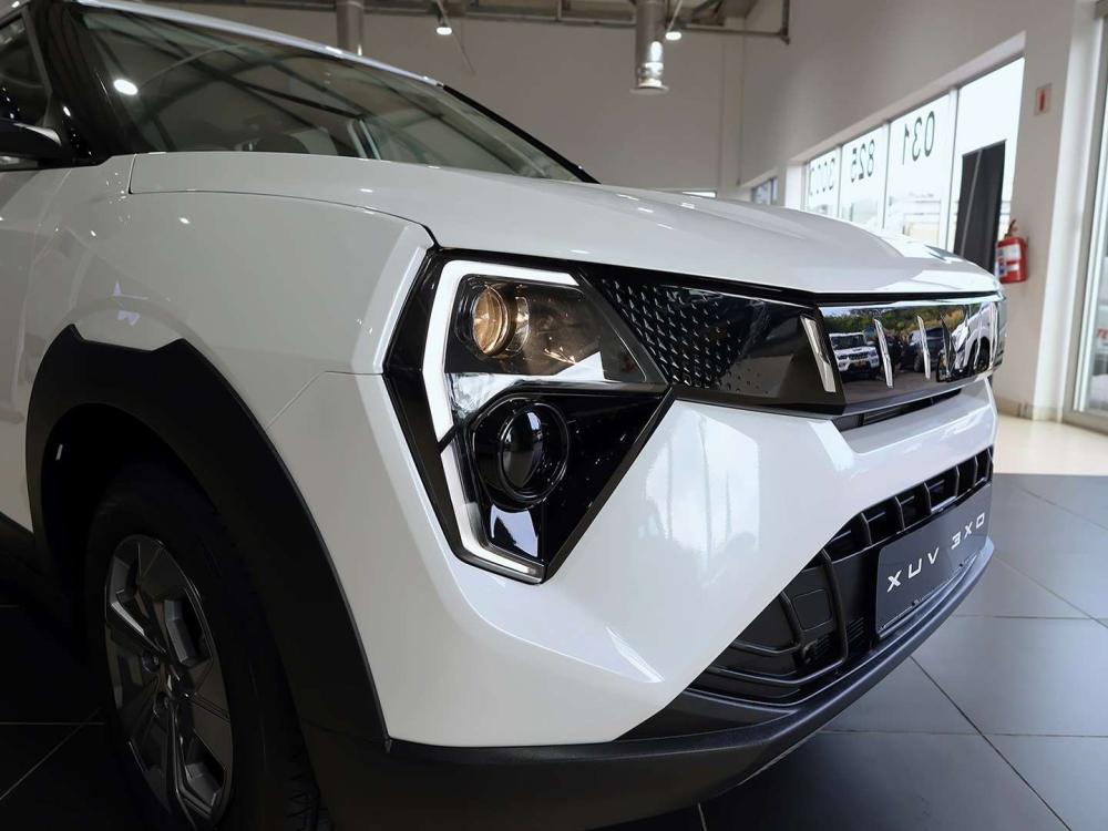 Mahindra XUV3X0 1.2 MX3 AT, image 2
