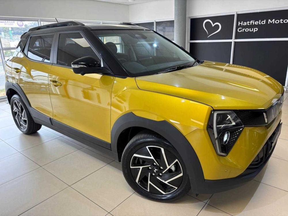 Mahindra XUV3X0 1.2 AX7L AT, image 2