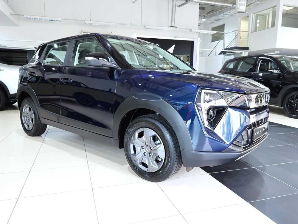 Mahindra XUV3X0 1.2 MX3 MT, image 1