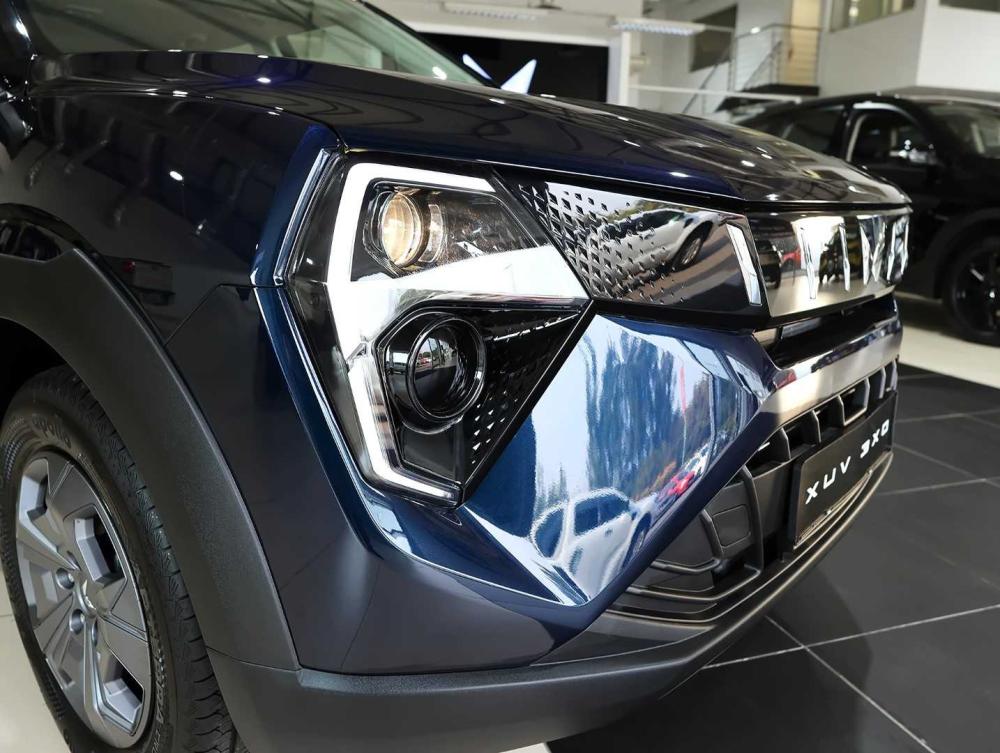 Mahindra XUV3X0 1.2 MX3 MT, image 2