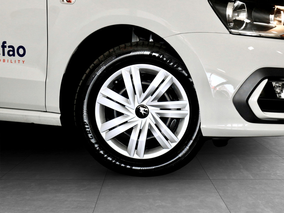 VOLKSWAGEN POLO VIVO 1.4 (5DR), image 2