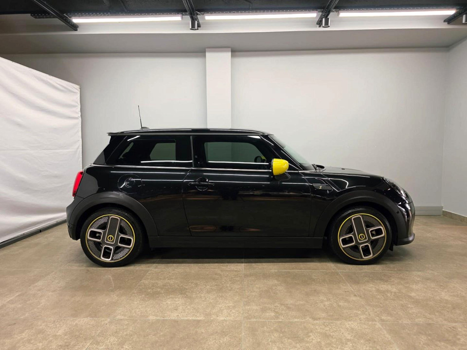 MINI COOPER SE, image 2