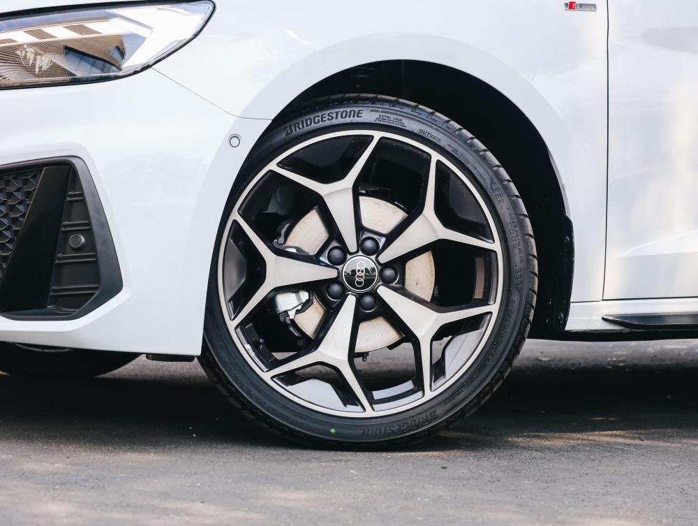 Audi A1 Sportback Sportback Advanced 30 TFSI S tronic, image 2