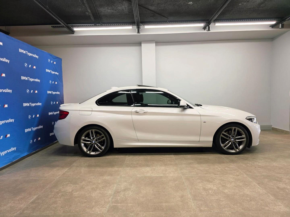 BMW 220i coupe M Sport auto, image 2