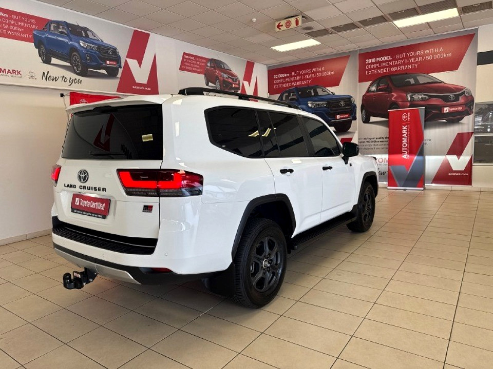 Toyota Land Cruiser 300 V6 3.5T GR-S, image 2