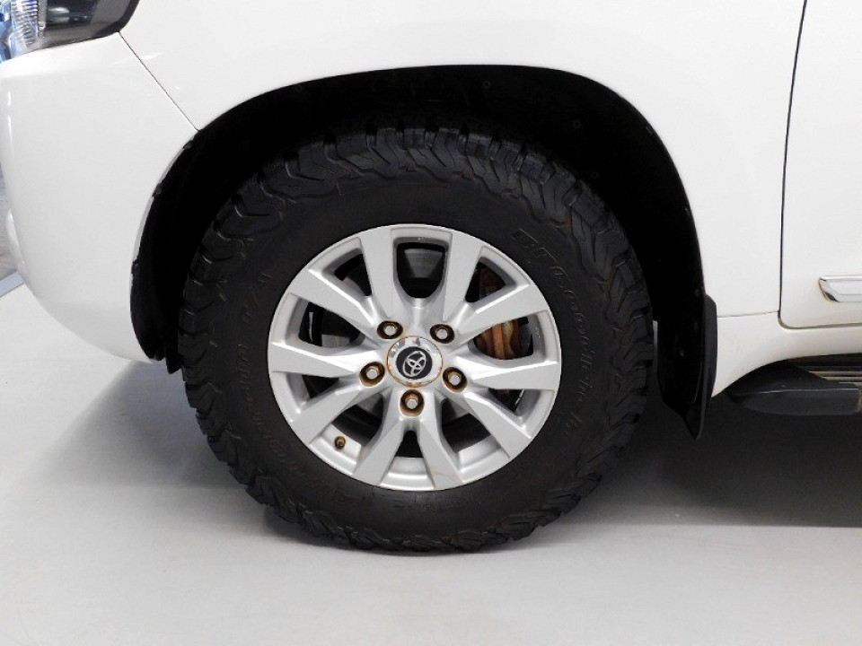 Toyota Land Cruiser 200 4.5D-4D V8 VX-R, image 2