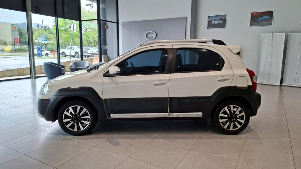 TOYOTA ETIOS CROSS 1.5 Xs 5Dr, image 2