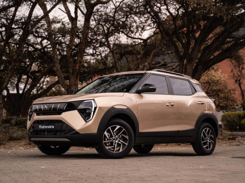 Mahindra XUV3X0 1.2 AX5 MT, image 1