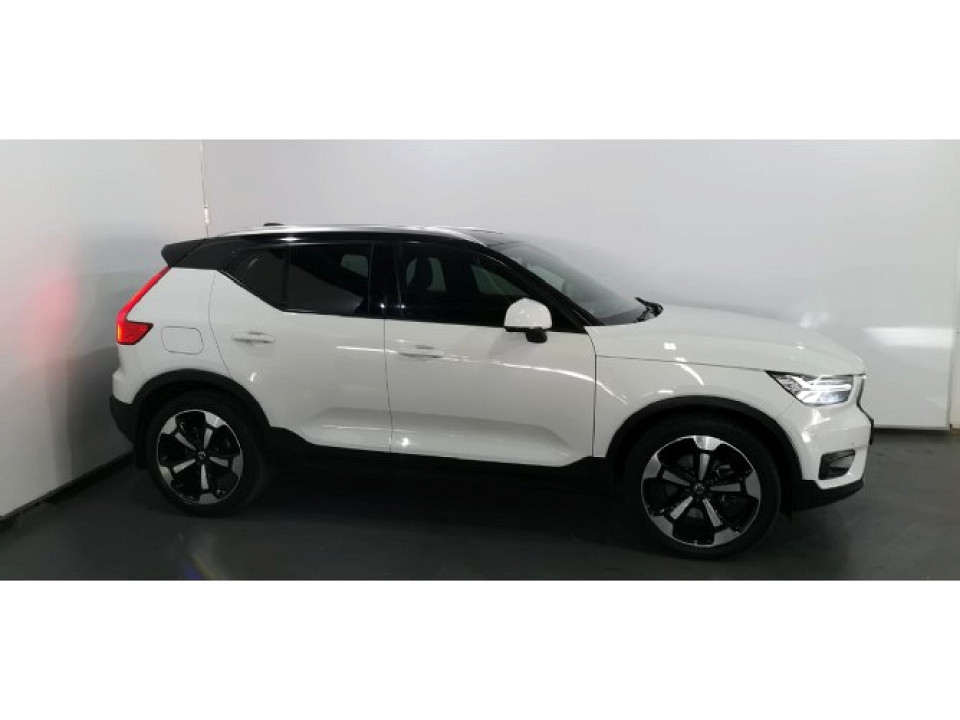 VOLVO XC40 T5 MOMENTUM AWD GEARTRONIC, image 2